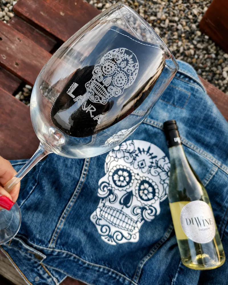 Copa grabada con calavera mexicana y nombre